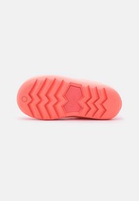 UGG Pantuflas - salmon