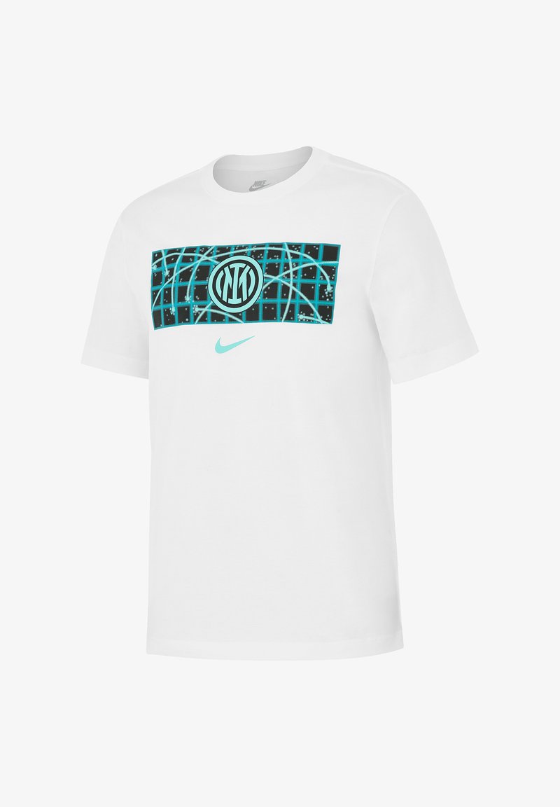 T-shirt bianco in cotone con un design grafico in nero e verde acqua, che include un logo circolare e un motivo a griglia sulla parte anteriore.