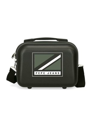Bolso rectangular rígido negro con asa, correa de hombro desmontable y logo de Pepe Jeans en el frente.