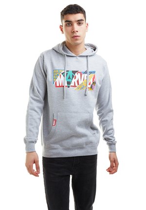 Grauer Kapuzenpullover mit grafischem Druck von Marvel-Charakteren, Kängurutasche, Kordelzug und rotem Logo-Etikett an der Seite.