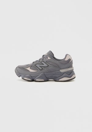 9060 UNISEX - Tenisky - neptune grey/truffle salt