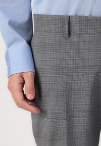 Isaac Dewhirst NOTCH SUIT SLIM - Κοστούμι - grey
