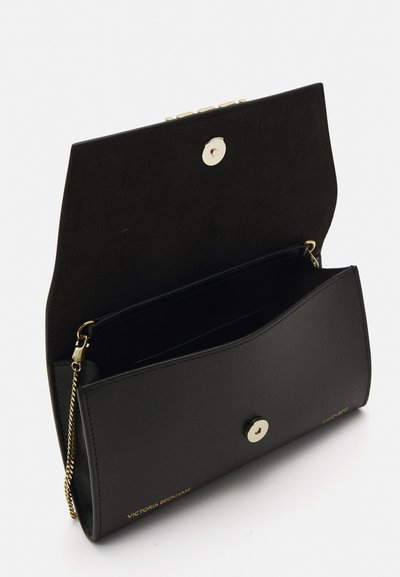 Victoria Beckham WALLET ON CHAIN - Pisemska torbica - black