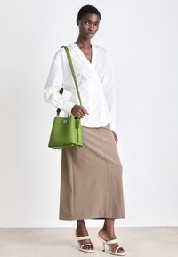 COACH WILLOW BUCKET BAG - Ručna torba - dark lime