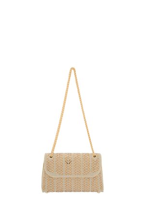 Beaded handtas met een geweven patroon in beige en goudtinten. Beschikt over een gouden kettingband en een flapsluiting met een magnetische drukknoop.