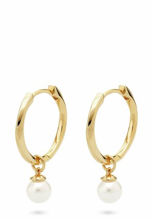 Orecchini a cerchio in oro con una finitura liscia e lucida e un elegante dettaglio di perla bianca pendente nella parte inferiore. Design elegante e minimalista.