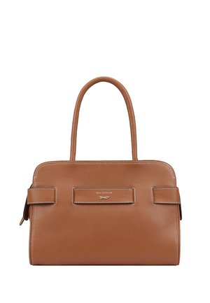 Bruine handtas van leer met structuur, dubbele handvatten, rechthoekige vorm en een klein goudkleurig logo op het midden vooraan.