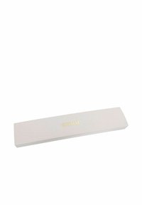 Envase rectangular blanco con una textura suave, que presenta la palabra "amor" en letras doradas, con un acabado ligeramente brillante.