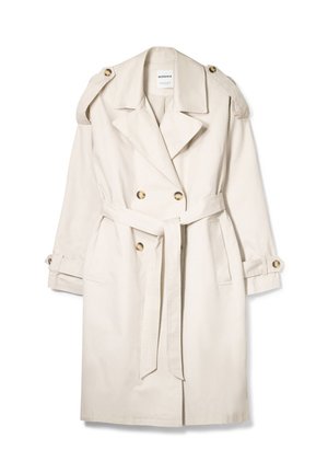 Manteau trench beige à double boutonnage avec une ceinture, des bretelles à boutons et des poignets à boutons, posé à plat sur un fond blanc.