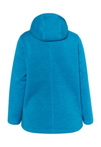 Giacca blu con cappuccio realizzata in un tessuto strutturato, taglio dritto e maniche lunghe. La vista posteriore mostra le cuciture e una finitura morbida.