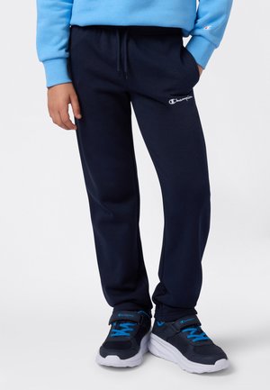Pantalons de survêtement bleu marine avec taille élastique et cordon de serrage ; présente un petit logo Champion blanc sur la cuisse gauche ; matériau doux, coupe décontractée.