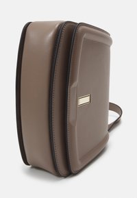 BOSS ARIELL SADDLE - Torba preko tijela - medium beige