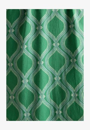 Zöld szövet, ismétlődő, megnyúlt gyémántformákkal világoskék kerettel és fehér motívumokkal, sima textúrával.