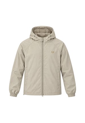 Chaqueta con capucha de color beige claro, con cremallera frontal completa, dos bolsillos, puños elásticos y un pequeño emblema en el pecho, sobre un fondo blanco.