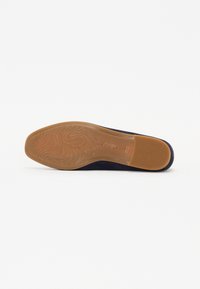 Thumbnail Image 5
