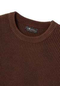 Brauner gerippter Strickpullover mit Rundhalsausschnitt. Hat ein schlichtes Design und ein schwarzes Etikett mit dem Markennamen "B ANGEL" auf der Innenseite.
