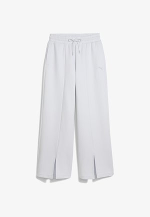Jogging en gris clair avec une taille élastique, un cordon de serrage et des fentes sur les côtés. Présente un logo discret sur le bas de la jambe pour le marquage.