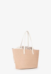 Borsa tote realizzata in paglia intrecciata di colore rosa chiaro con manici in pelle bianca. Presenta una chiusura superiore in tessuto arricciato e una forma strutturata.