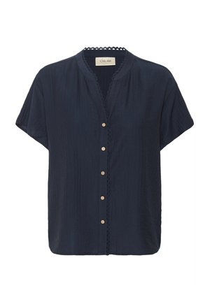 Marinblus med kort ärm i lätt material, med knappslutning och delikat spetsdetalj längs kragen och knapplist.