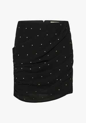 Černá mini sukně s malými bílými puntíky a volánovými, nařasenými vrstvami látky, se zapínáním na zadní zip.