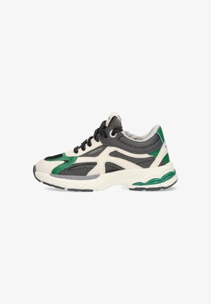 Zapatillas con una parte superior de malla beige, acentos en gris y verde, y una suela blanca. Presenta un talón redondeado y cordones negros. Detalles de diseño texturizado.
