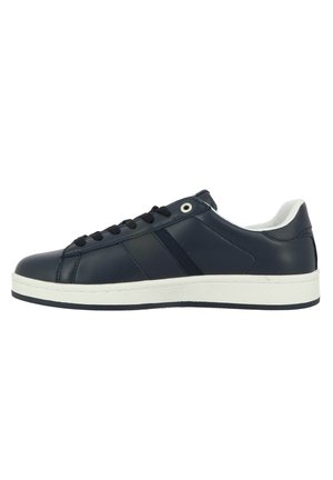 Baskets en cuir marine avec une semelle en caoutchouc blanche, présentant une texture lisse, des lacets noirs et deux rayures latérales pour un détail supplémentaire.