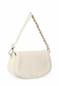 Borsa a spalla in pelle bianca con forma curvada, dotata di manico intrecciato e dettagli in catena metallica. Texture liscia con chiusura a zip.