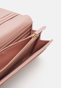 Valentino Bags OCARINA - Portefeuille - cipria