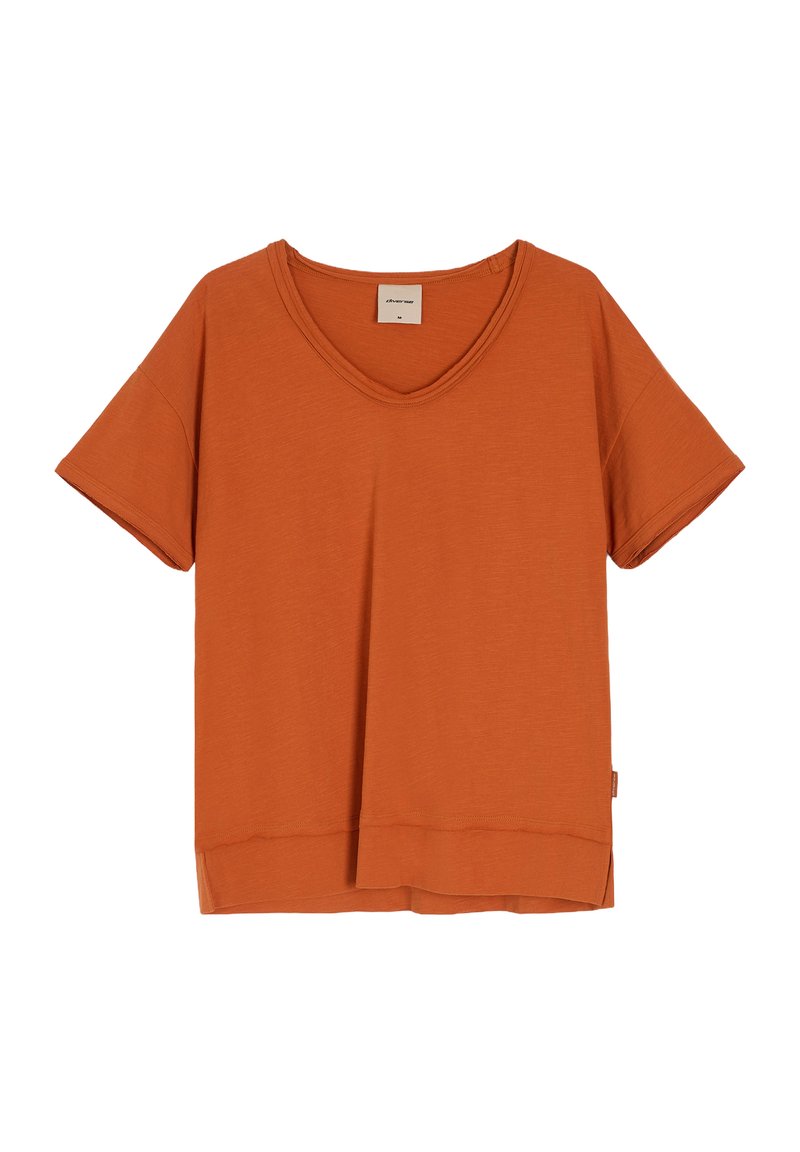 Pomarańczowa koszulka z krótkim rękawem, z dekoltem w kształcie litery V, luzem dopasowana, z bocznymi rozporkami na dole. Wykonana z miękkiej, lekkiej tkaniny.