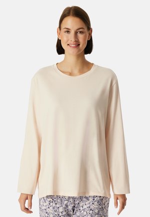 Lichtroze langetermijnshirt met een ronde halslijn en een relaxte pasvorm, gemaakt van zachte stof. Gepaard met een bedrukte pyjamabroek.