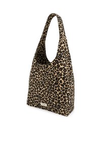 Sac à bandoulière à imprimé léopard avec un tissu doux et texturé, une large sangle et un design à ouverture supérieure pour un accès facile.