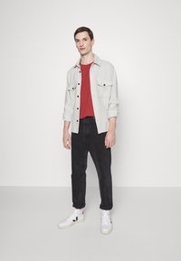 Selected Homme SLHMORGAN SS O-NECK TEE W NOOS - T-shirt básica - cowhide