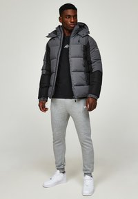 Kings Will Dream BRIDGER PUFFER JACKET - Zimná bunda - irongate/jet black