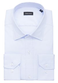 Jasnoniebieska koszula w wzór w jodełkę, z kołnierzykiem typu spread, białymi guzikami i francuskimi mankietami. Widoczna metka marki "PRÓCHNIK".