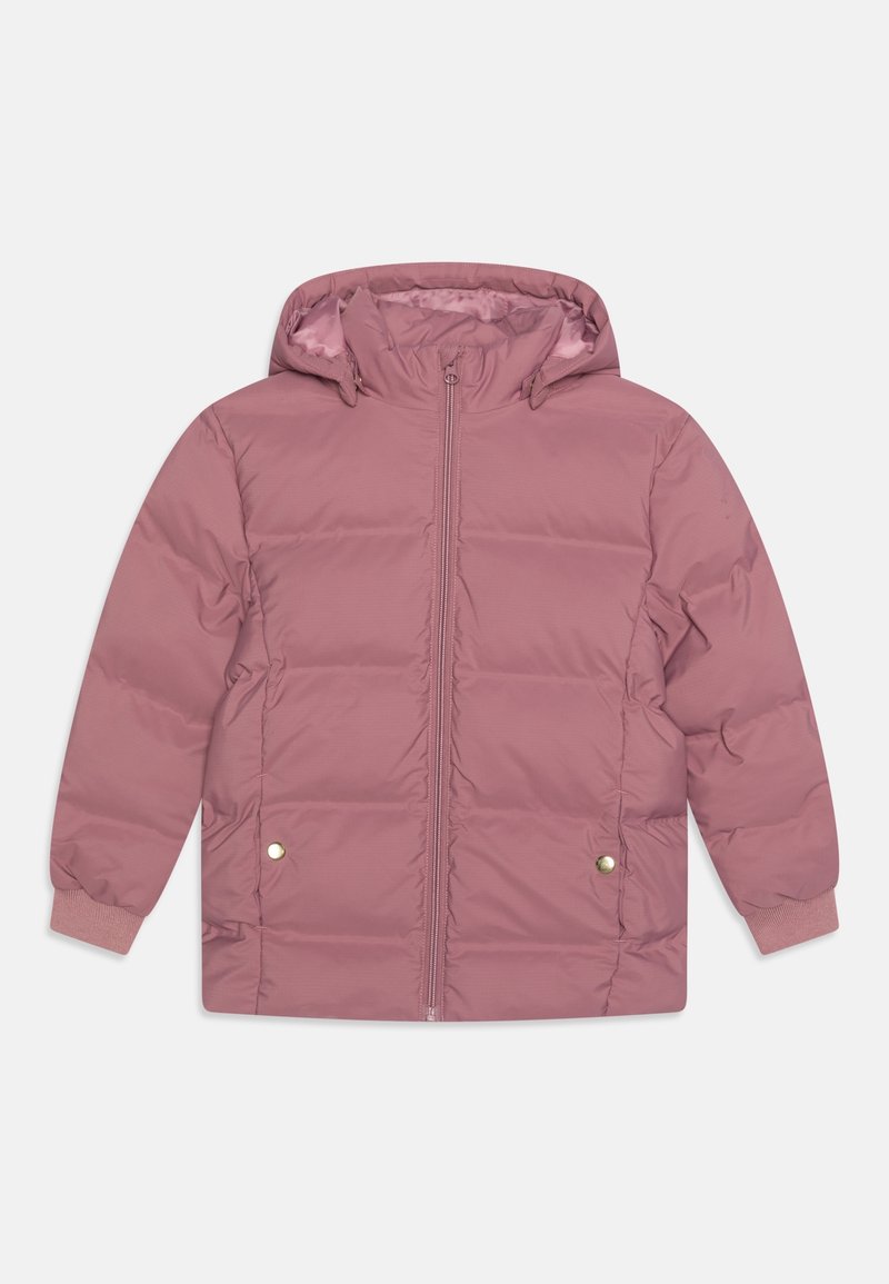 Veste matelassée rose poudré avec capuche, fermeture éclair à l'avant, poignets côtelés et deux poches latérales à boutons pression, posée à plat sur un fond blanc.