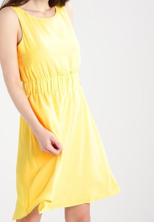 Robe de jour - light yellow