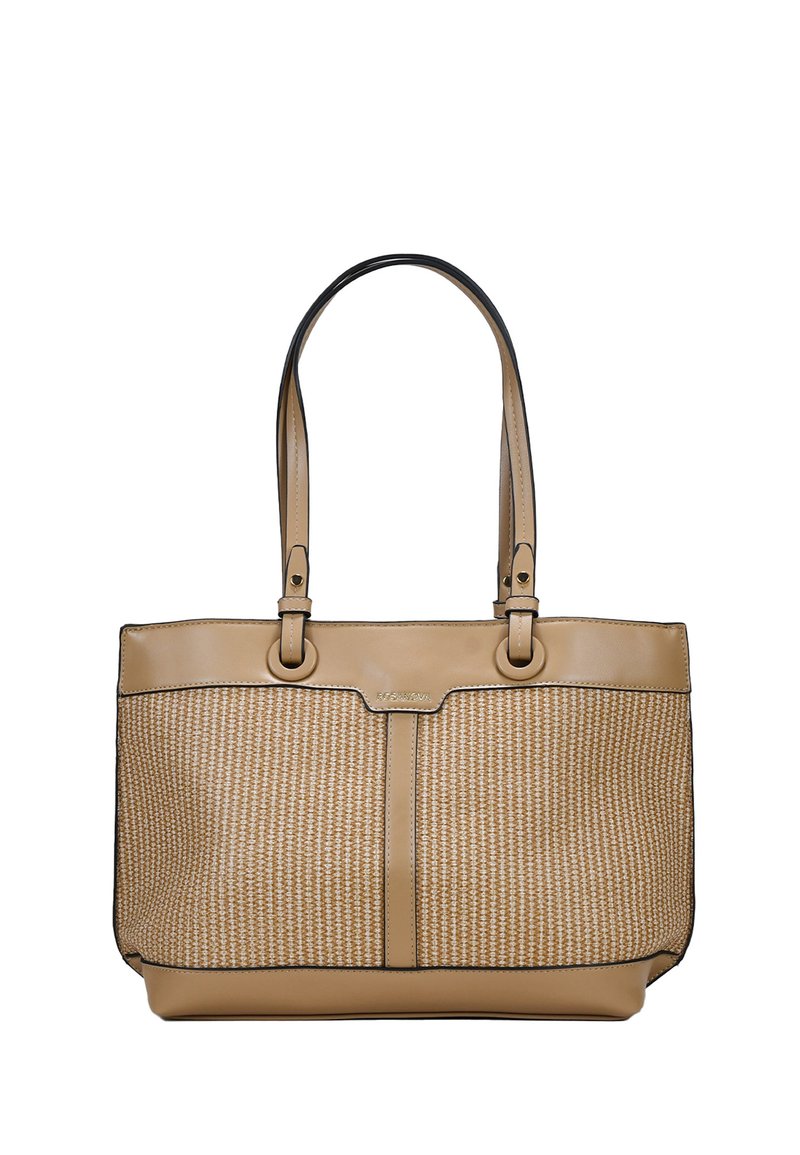 Bolso tote marrón con frente tejido texturizado, ribete de cuero sintético suave, dos asas superiores y detalles de costura sutiles.