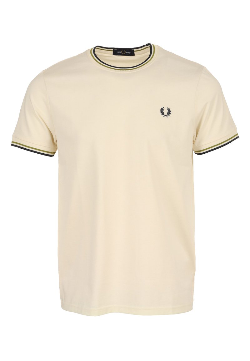 Cremefarbenes Baumwoll-T-Shirt mit rundem Ausschnitt, kontrastierendem schwarz-olivgrün gestreiftem Besatz an Kragen und Ärmeln sowie kleinem Logo auf der Brust.