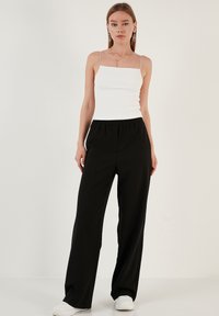 LELA SLIM FIT - Top - white