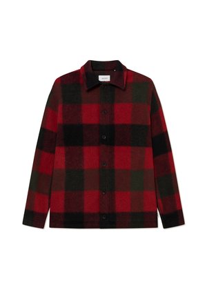 Punane ja must ruuduline flanellist särgimantel, millel on nööbiga sulgemine, krae ja pikad varrukad pehme tekstuuriga.