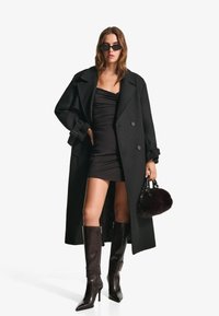 Bershka DRAPED WITH CHAIN STRAPS - Nappali ruha - black
