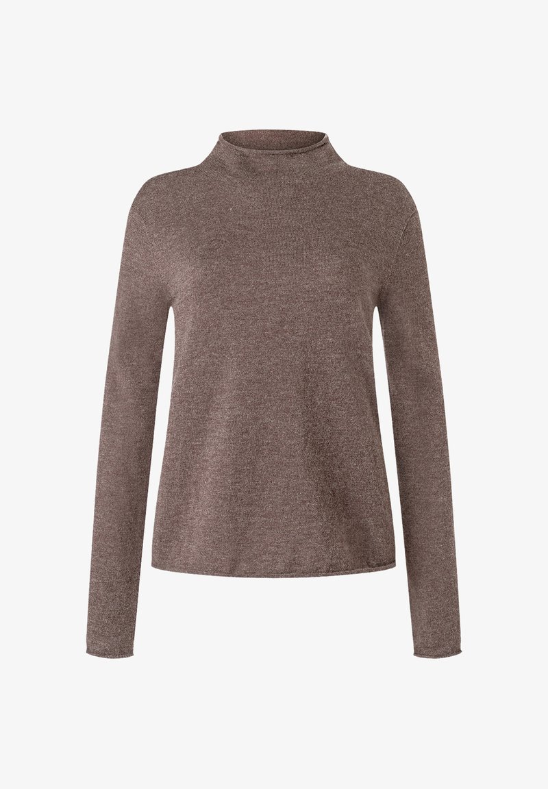 Hnědý svetr s dlouhým rukávem a vysokým límcem, vyrobený z měkké, texturované pleteniny, s volným střihem a bez viditelných zapínání.