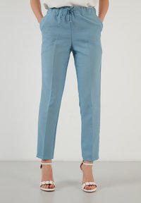 LELA REGULAR FIT - Hlače - light blue