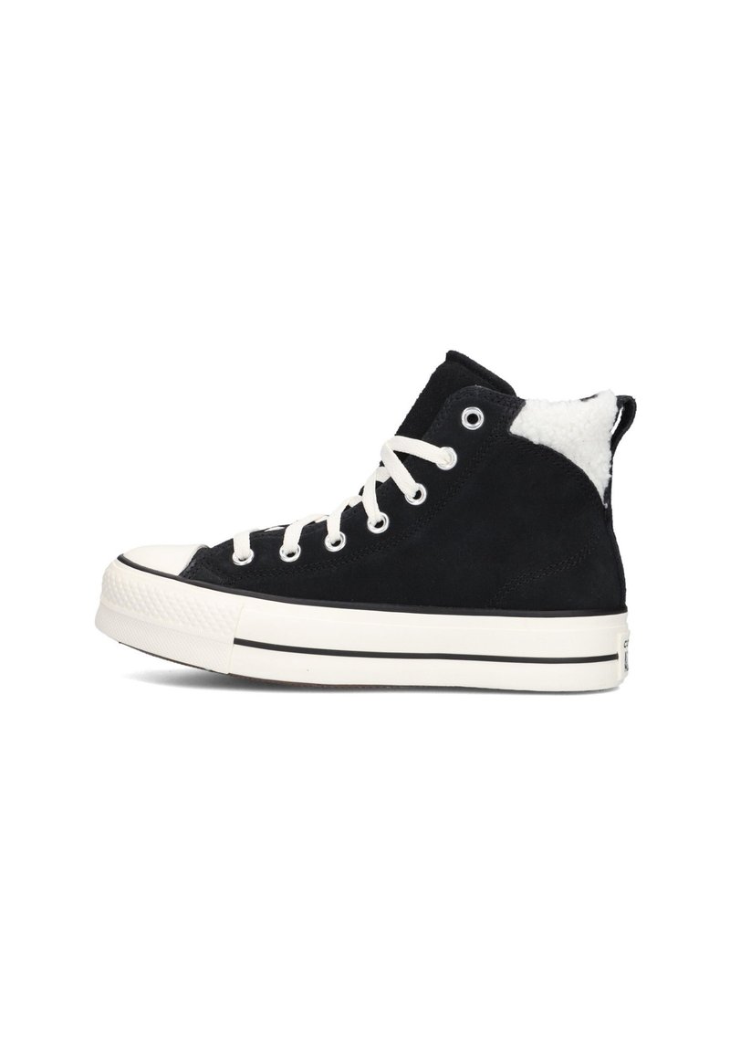 Mustad musta värvi sneakers, mis on valmistatud sametmaterjalist, valge kummist tallaga, klassikalise nööpimise disainiga, halli pehme kraega ja mustade nahkdetailidega.
