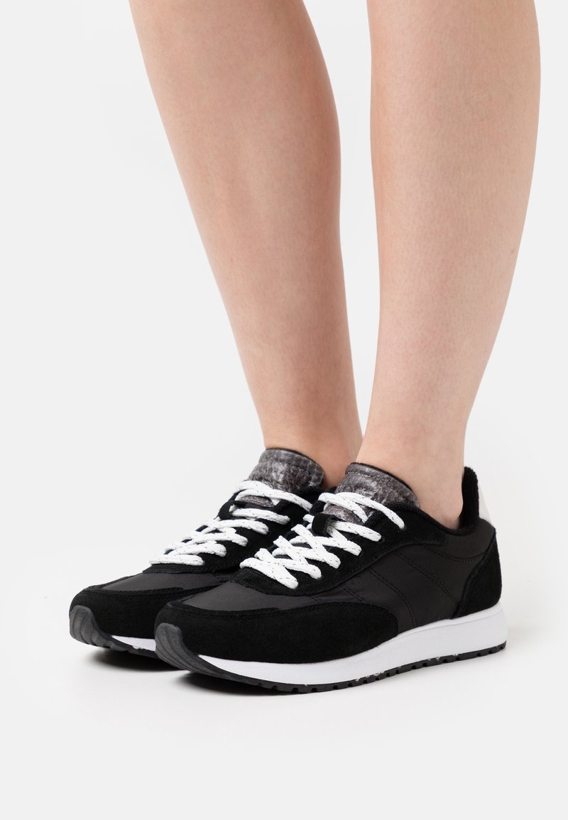 Woden Sneakers - black