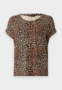 Blouse femme à manches courtes avec col rond, présentant un motif léopard marron et noir sur fond beige.