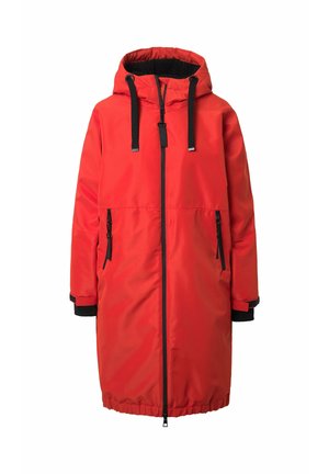 Parka imperméable rouge avec capuche, dotée d'une fermeture éclair sur le devant, de cordons de serrage réglables, de deux poches latérales zippées et de poignets élastiques.