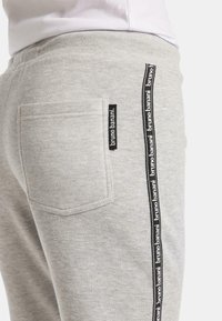 Bruno Banani MIT SEITLICHEM PIPING CASEY - Jogginghose - grau   melange