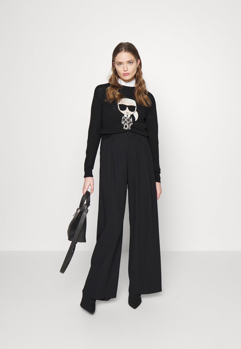 Damen Strickjacken | KARL LAGERFELD IKONIK MONOGRAM Strickpullover black/schwarz - JX54190 Damen Strickjacken | KARL LAGERFELD IKONIK MONOGRAM Strickpullover black/schwarz - JX54190