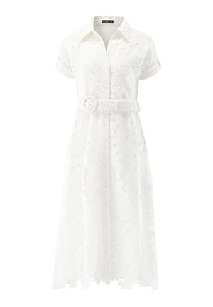 Weißes Midikleid aus Spitze mit kurzen Ärmeln, Kragen, Knopfleiste vorne und passendem Gürtel mit runder Schnalle in der Taille.